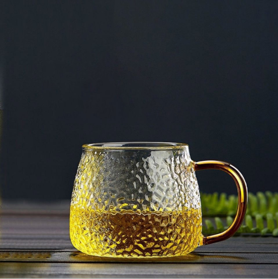 পান করার সময় কেন আমাদের স্বচ্ছ ওয়াইন গ্লাস দরকার?