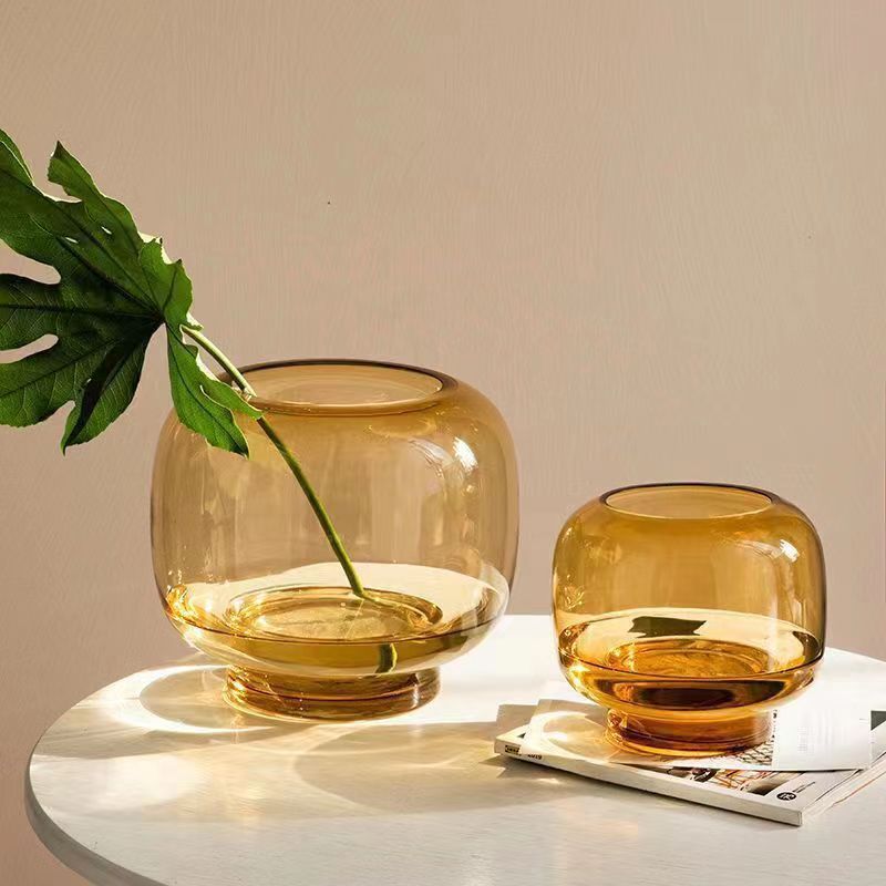 একটি বড় পেট সঙ্গে Instagram-যোগ্য বৃত্তাকার দানি